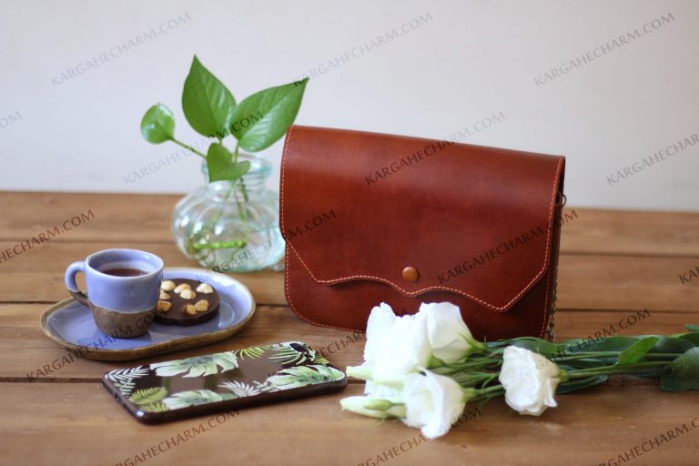 کیف چرم طبیعی دوشی زنانه