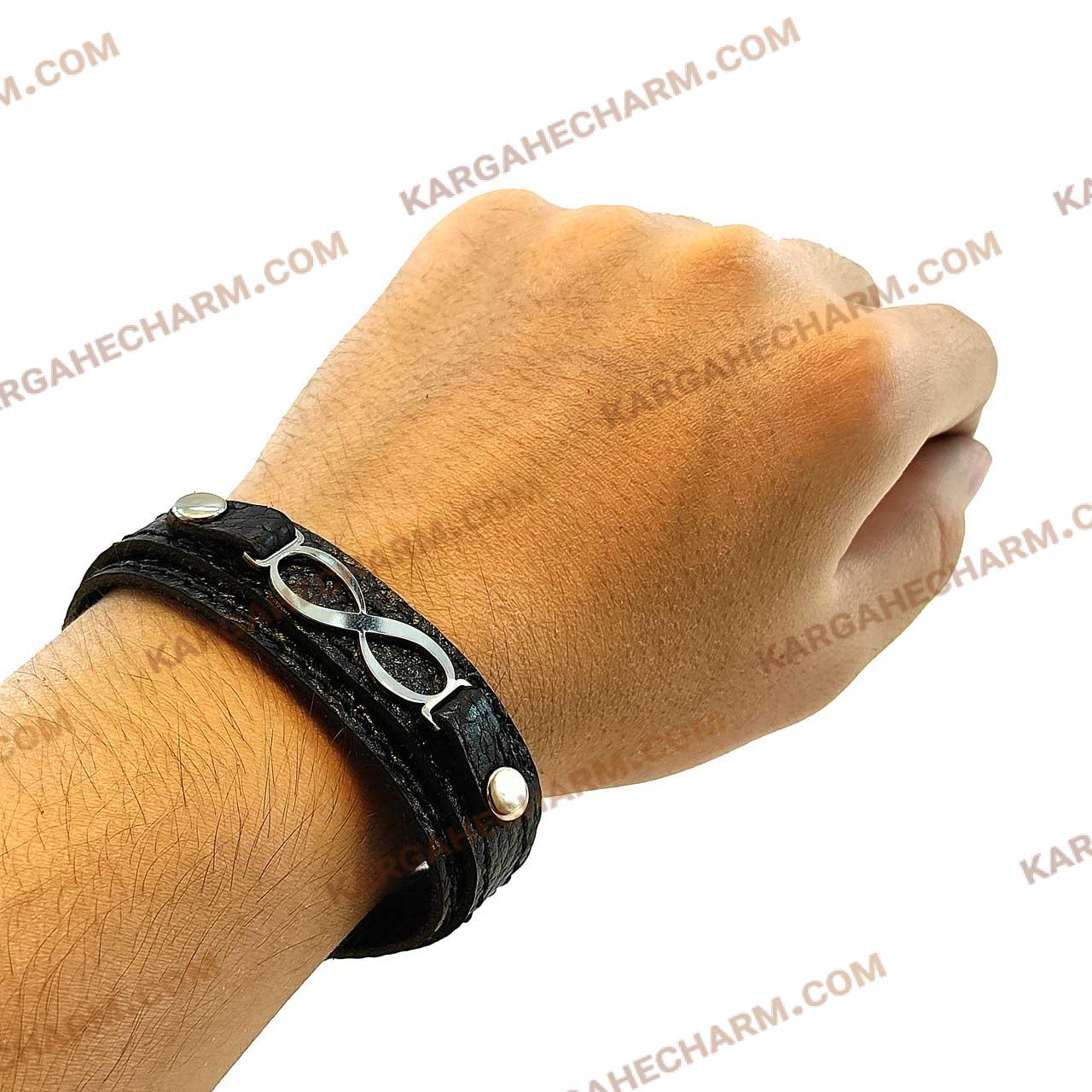 دستبند چرم طرح پلاک بینهایت دستبند چرم طرح پلاک بینهایت